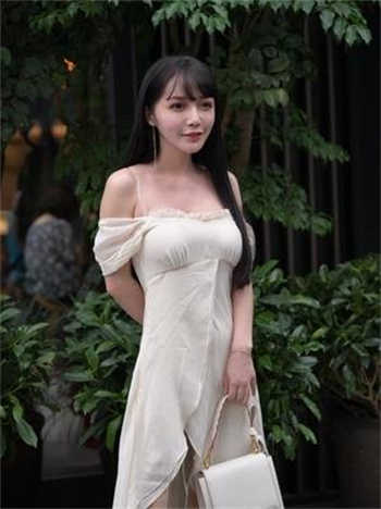 陈一发桌子下有人