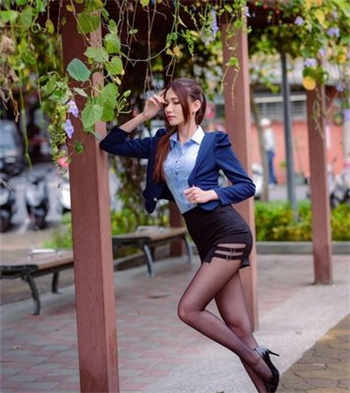 子乔悠悠婚纱店的旖旎