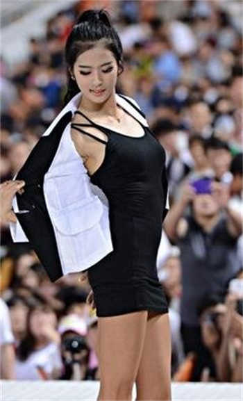 绿巨人输出黑寡妇动图