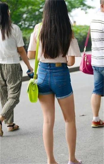 实拍南阳师院包月女图