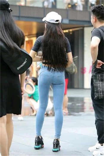 女侠身受网罩被擒