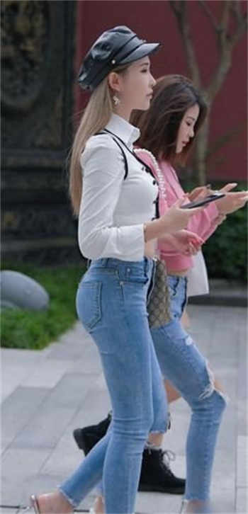 女主叫甜甜有个哥哥叫荣擎
