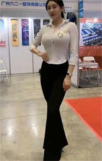 无衣美女只用薄纱遮体