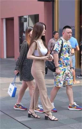 何苗房东果冻传媒