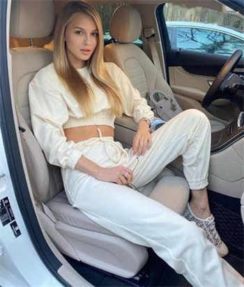 上海杨浦区站衔女