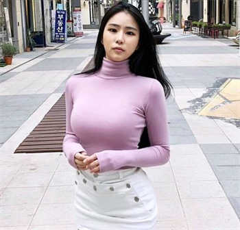 少女去掉所有衣
